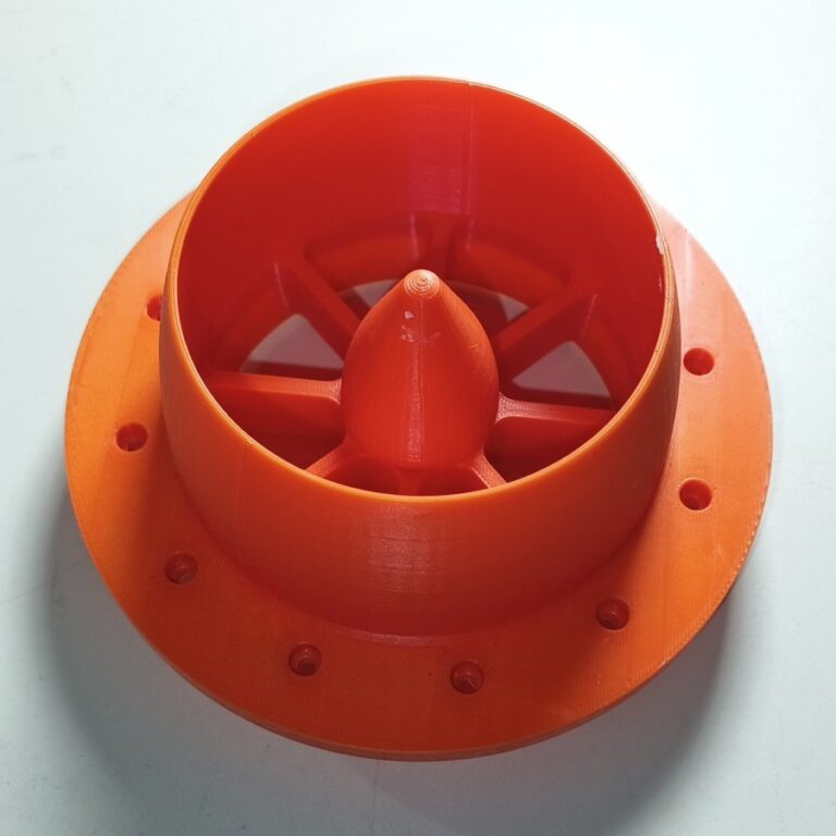 Carter de turbine orange imprimé en 3D en PETG HF par JBG Soudure, avec bride percée et support moteur